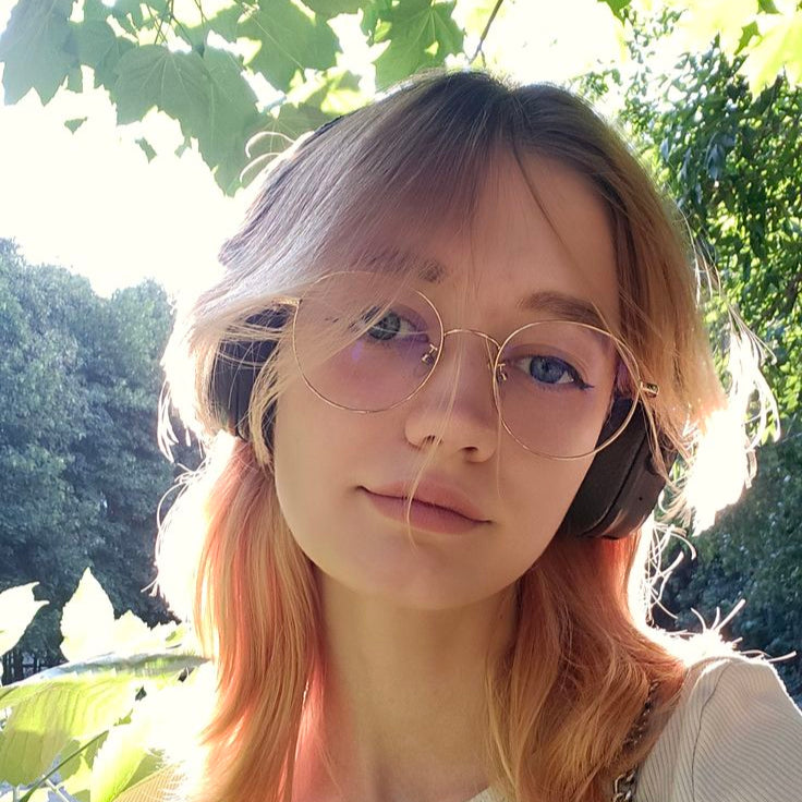 Mia F